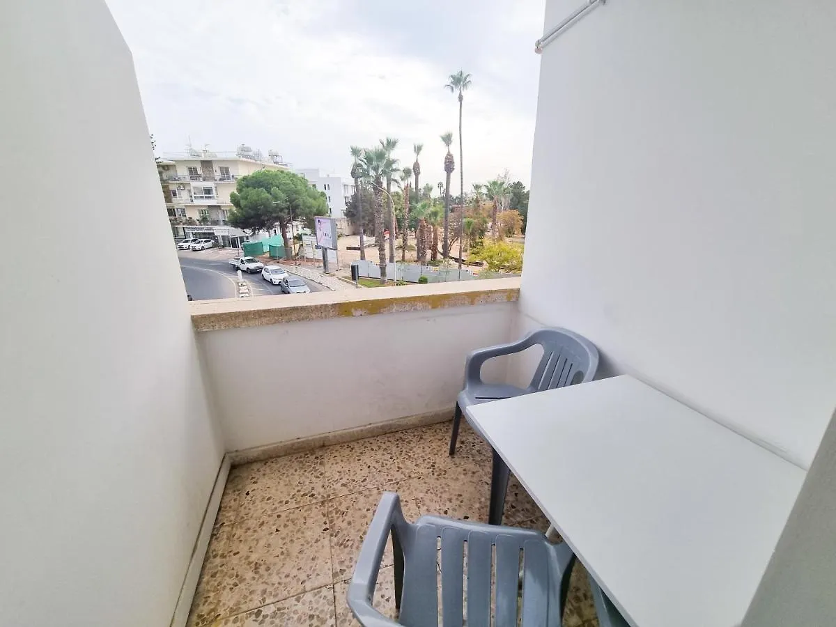 Apartament Larnaca Garden Rooms